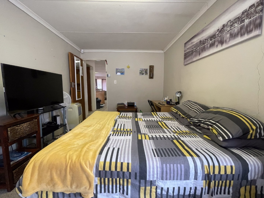 To Let 2 Bedroom Property for Rent in Flamwood North West